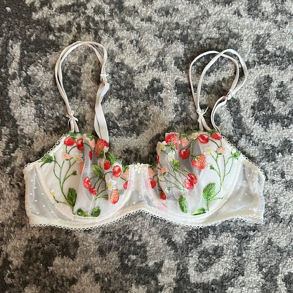 victoria’s secret lace balconette bra